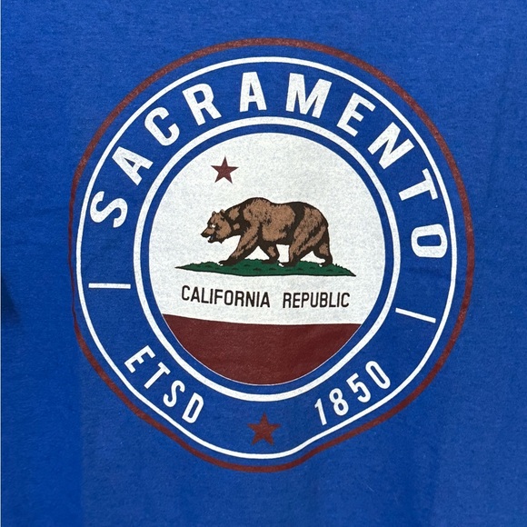 Retro Sacramento California Blue Men’s XL Graphic T-Shirt CA  Republic Bear MINT - Picture 3 of 4